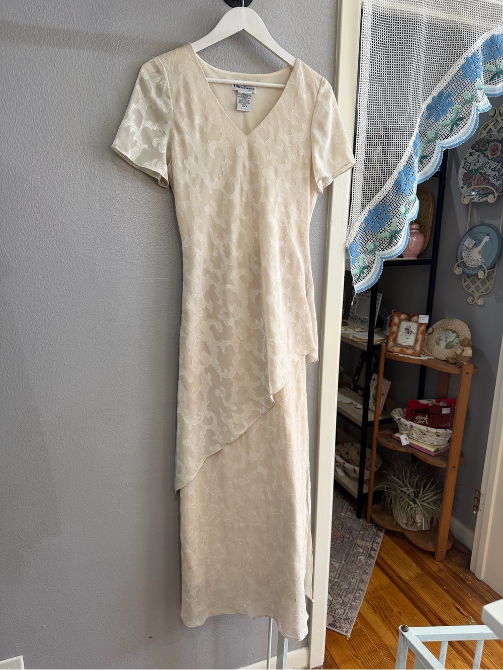 Ultra Dress Collection Cream V-Neck Short Sleeve Maxi Dress